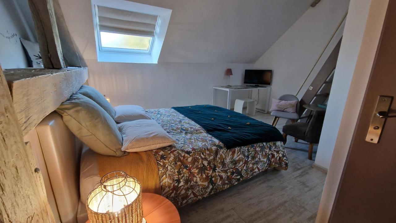 Bed and Breakfast Domaine Le Puits Du Moulin Comberjon Екстер'єр фото