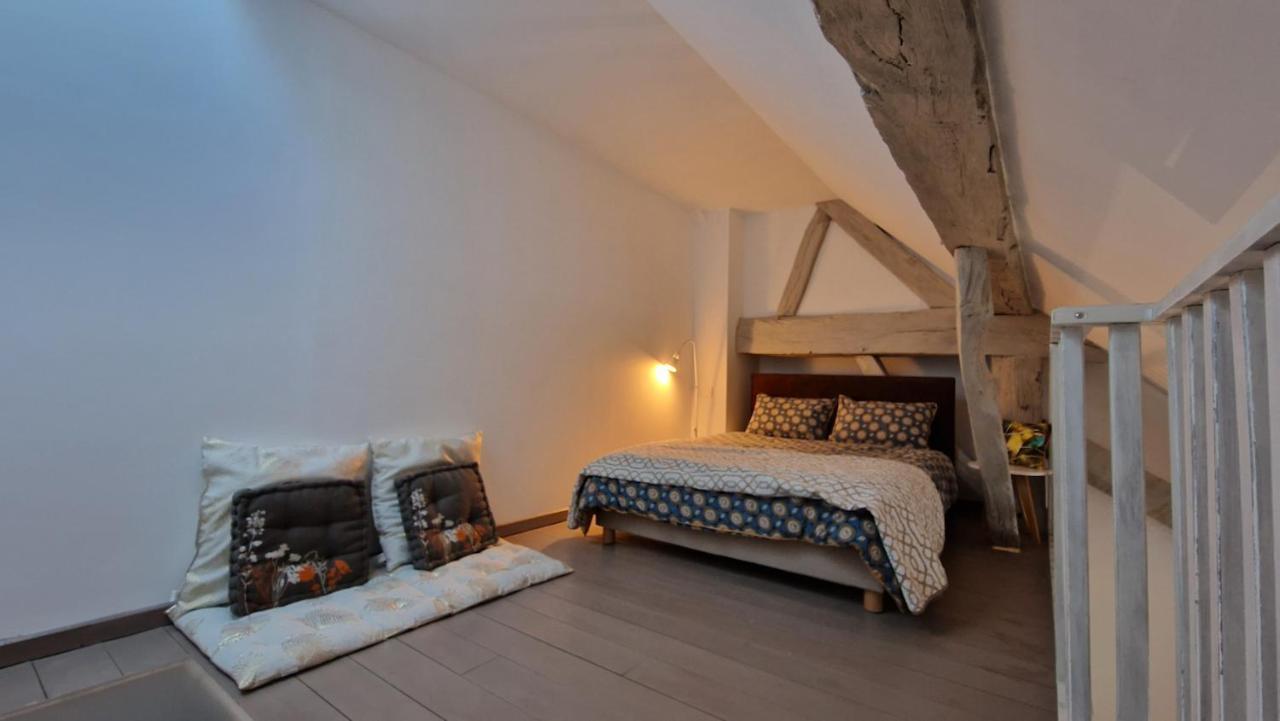 Bed and Breakfast Domaine Le Puits Du Moulin Comberjon Екстер'єр фото