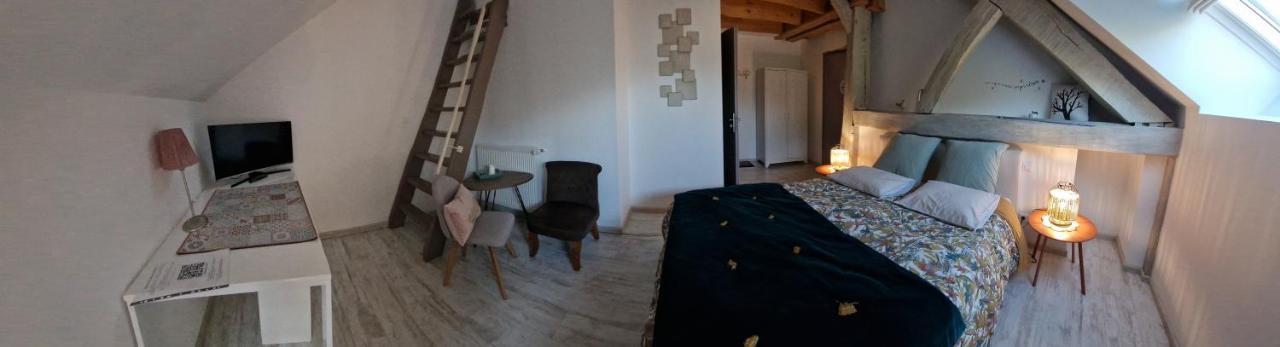 Bed and Breakfast Domaine Le Puits Du Moulin Comberjon Екстер'єр фото